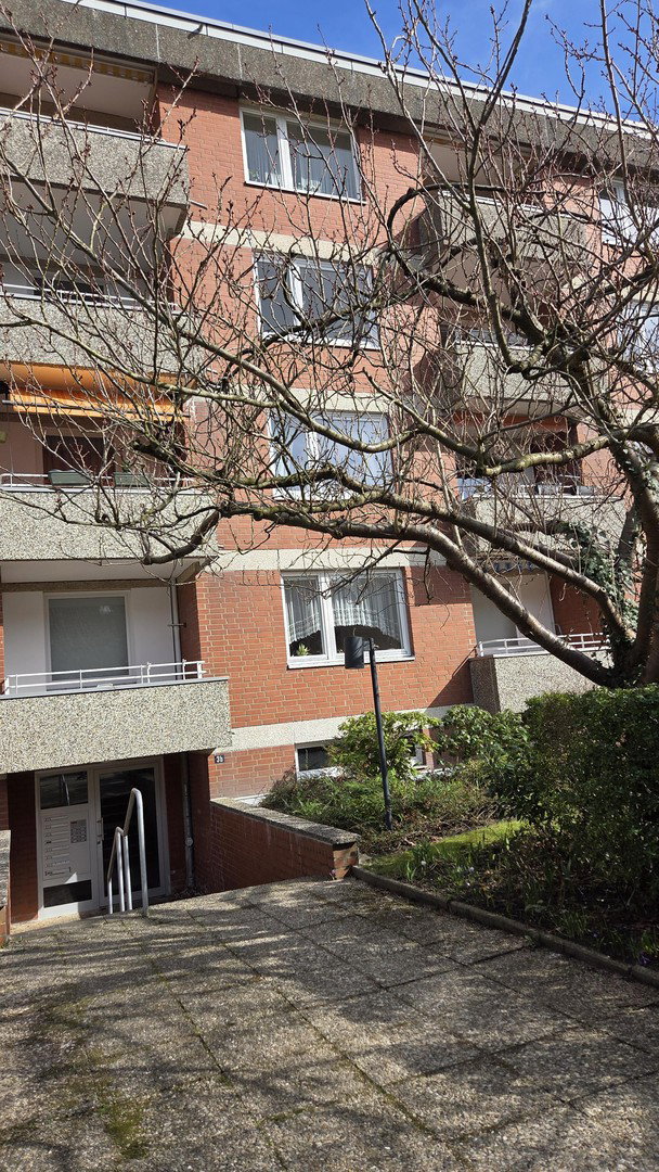 Foto 10 von 11 — Renovierte 3-Zimmer-Wohnung mit Loggia in ruhiger Sackgassenlage von Hamburg-Schnelsen