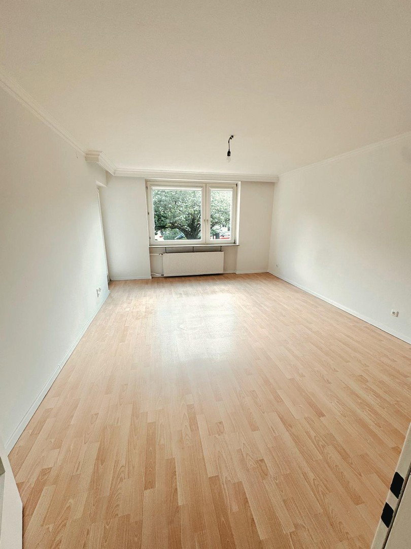 Foto 4 von 11 — Renovierte 3-Zimmer-Wohnung mit Loggia in ruhiger Sackgassenlage von Hamburg-Schnelsen