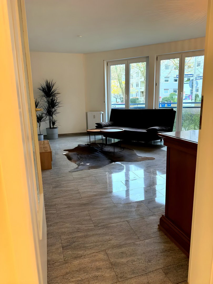 Foto 1 von 8 — Sehr helle & vollausgestattete EG Wohnung nahe Marktplatz Galerie Bramfeld