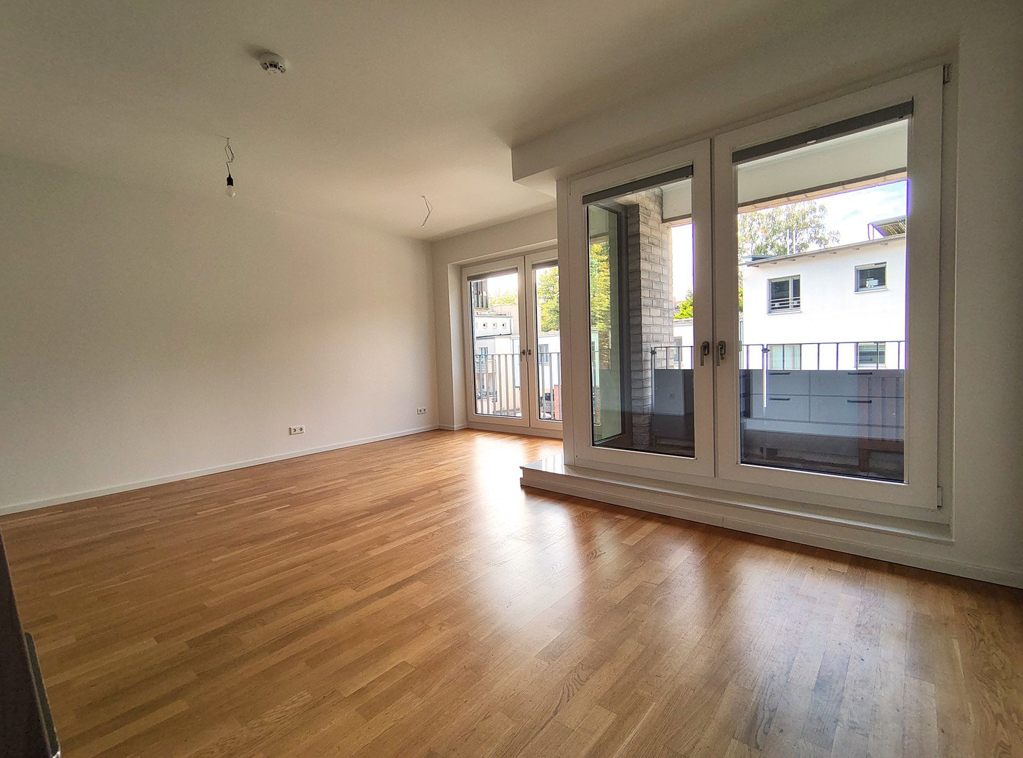 Foto 5 von 12 — Modern & sofort bezugsfrei: 3-Zi.-Wohnung mit 2 Bädern & Loggia – provisionsfrei