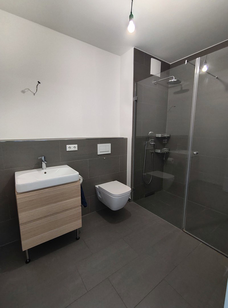 Foto 12 von 12 — Modern & sofort bezugsfrei: 3-Zi.-Wohnung mit 2 Bädern & Loggia – provisionsfrei