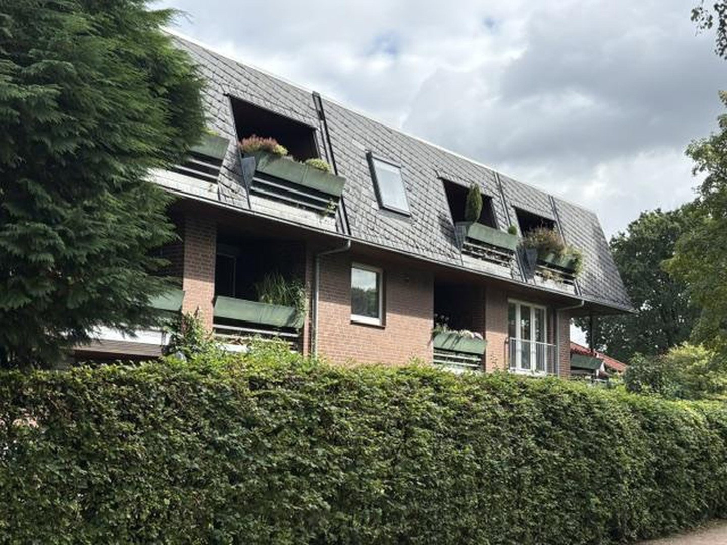 Foto 1 von 12 — 2-Zimmer-Wohnung in Hamburg Bergstedt mit großer Südwest-Loggia und Blick ins Grüne, 2.OG (Endetage)