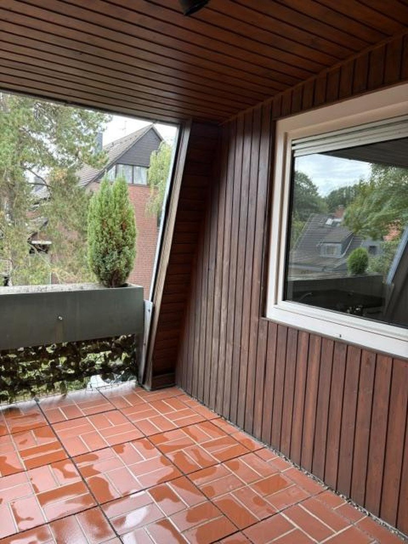 Foto 3 von 12 — 2-Zimmer-Wohnung in Hamburg Bergstedt mit großer Südwest-Loggia und Blick ins Grüne, 2.OG (Endetage)