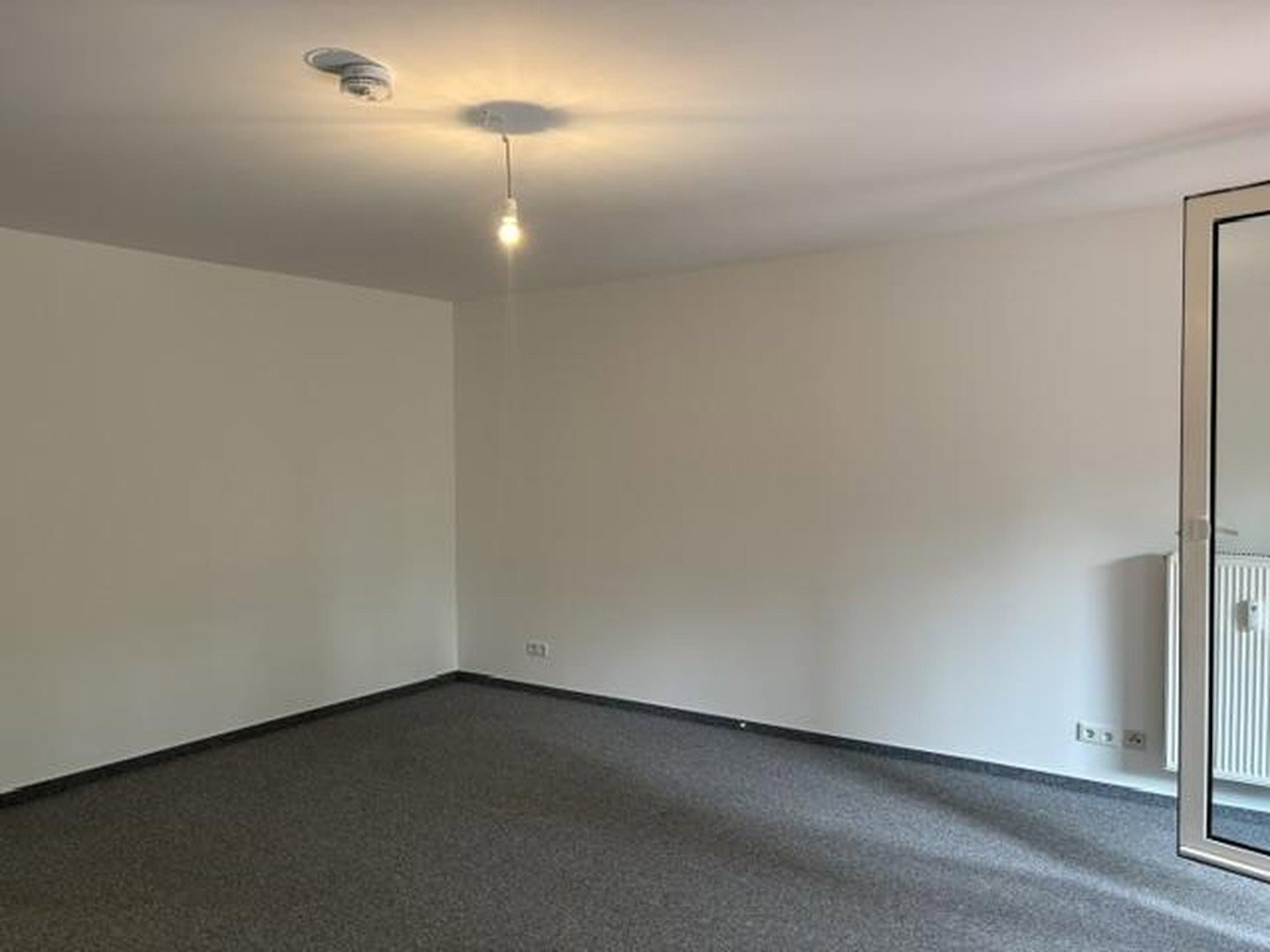 Foto 10 von 12 — 2-Zimmer-Wohnung in Hamburg Bergstedt mit großer Südwest-Loggia und Blick ins Grüne, 2.OG (Endetage)