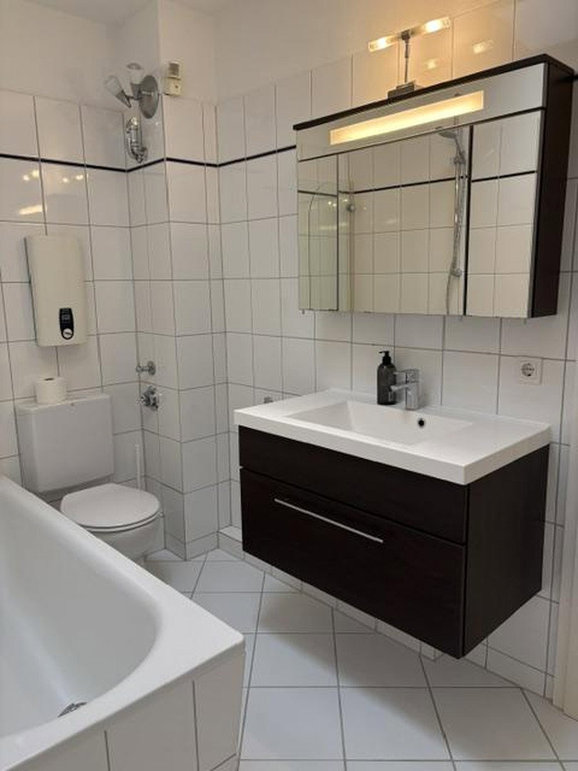 Foto 7 von 12 — 2-Zimmer-Wohnung in Hamburg Bergstedt mit großer Südwest-Loggia und Blick ins Grüne, 2.OG (Endetage)