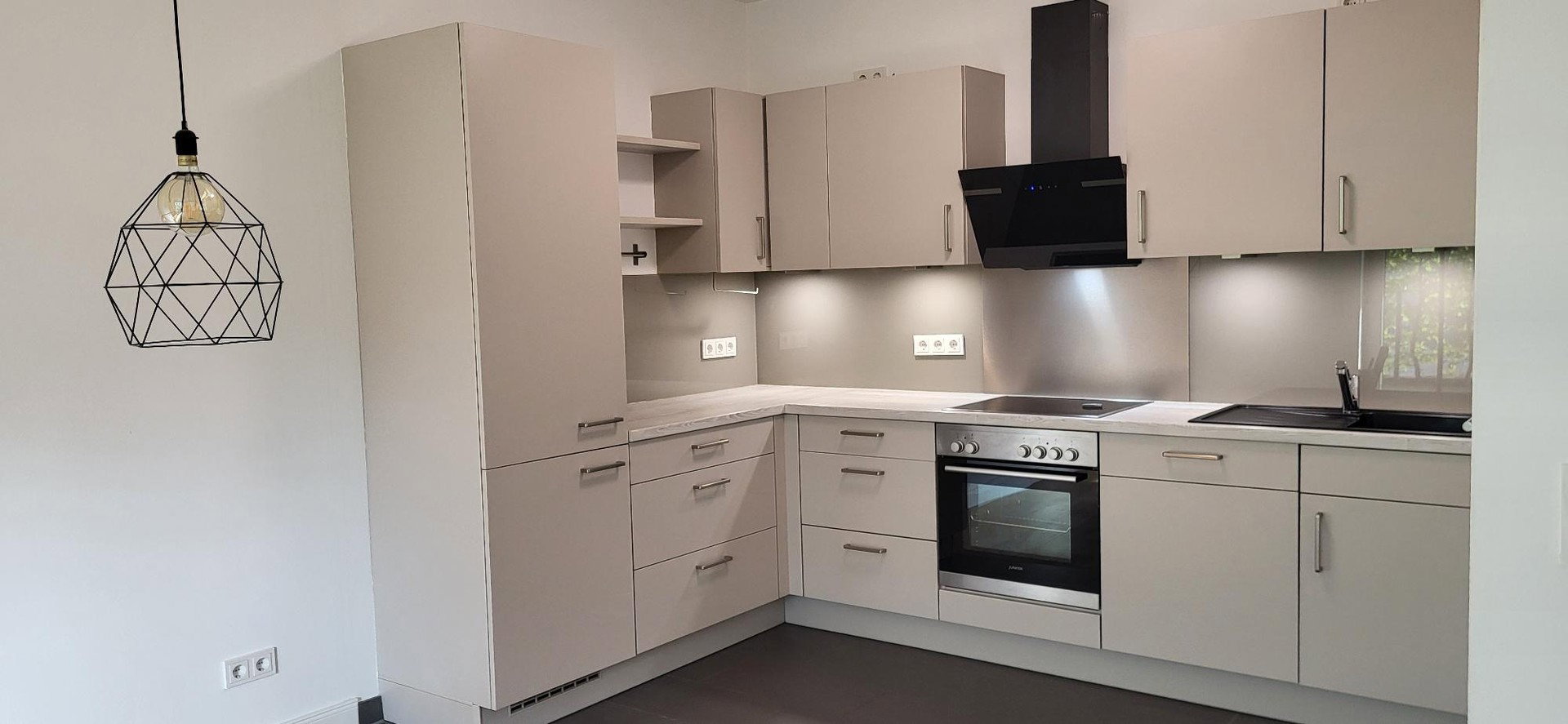 Foto 7 von 12 — MODERNE, NEUWERTIGE, BARRIEREFREIE 3-ZIMMER-WOHNUNG AM SCHLEUSENGRABEN IN BERGEDORF