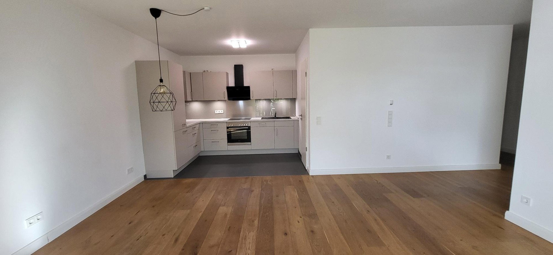 Foto 8 von 12 — MODERNE, NEUWERTIGE, BARRIEREFREIE 3-ZIMMER-WOHNUNG AM SCHLEUSENGRABEN IN BERGEDORF