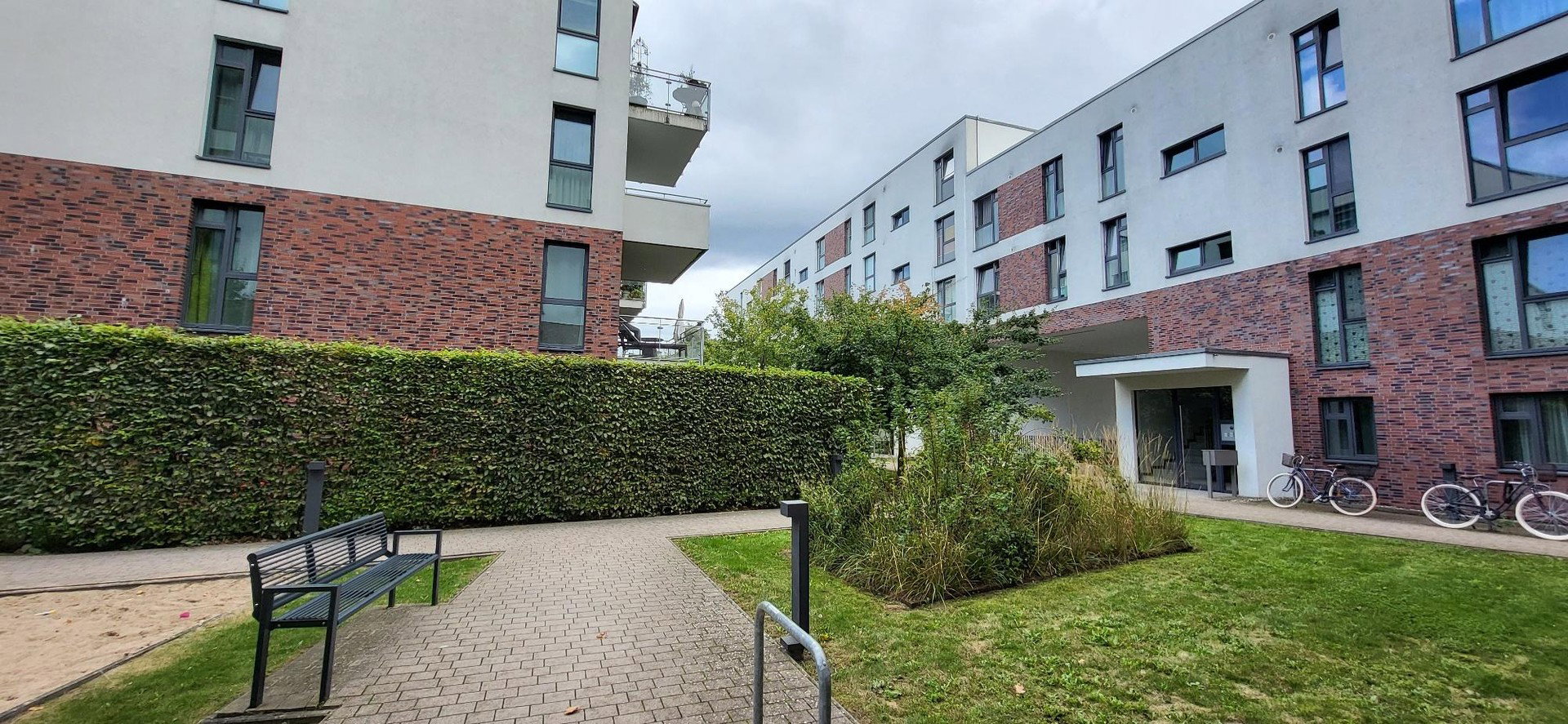 Foto 3 von 12 — MODERNE, NEUWERTIGE, BARRIEREFREIE 3-ZIMMER-WOHNUNG AM SCHLEUSENGRABEN IN BERGEDORF