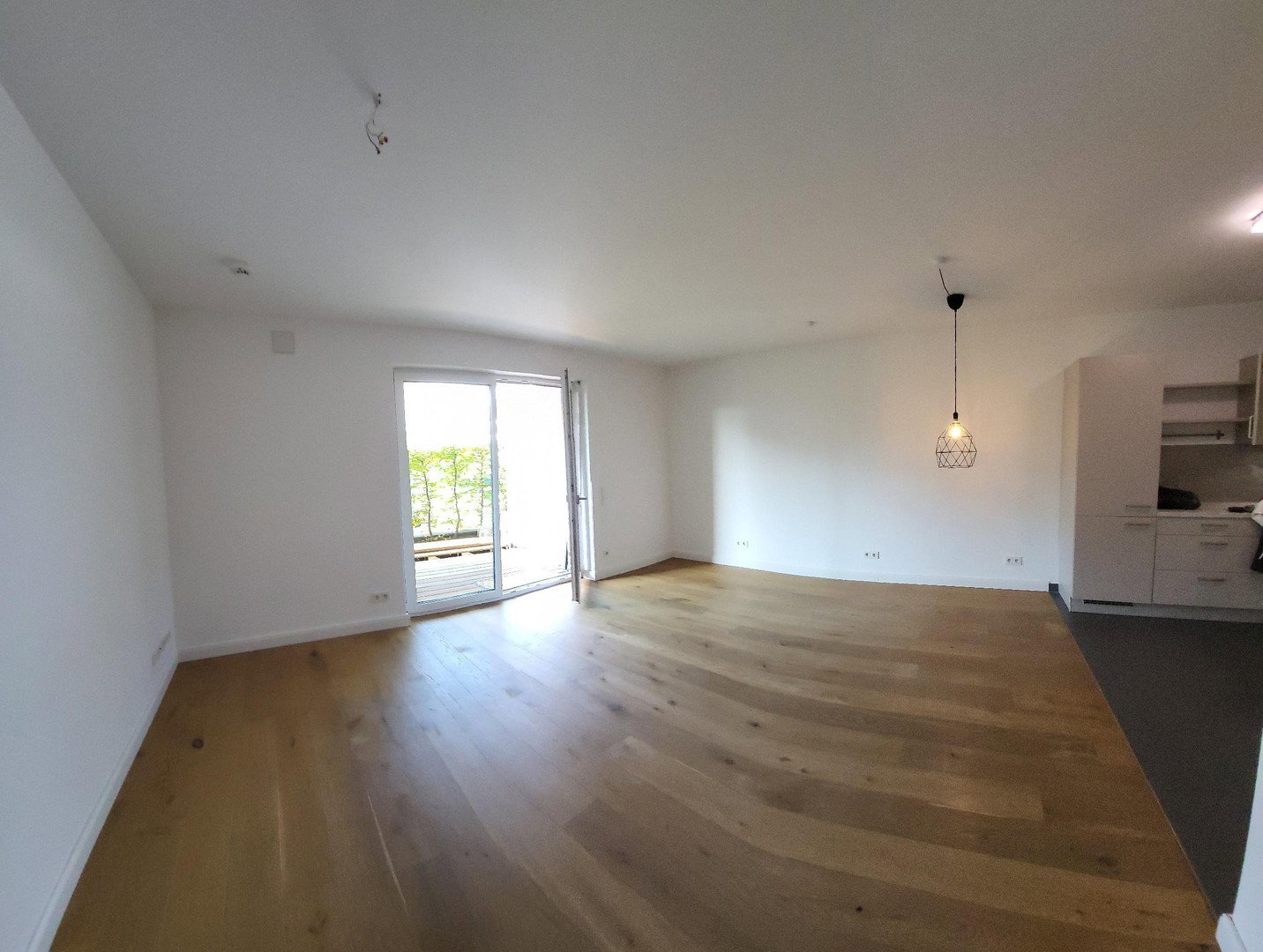 Foto 6 von 12 — MODERNE, NEUWERTIGE, BARRIEREFREIE 3-ZIMMER-WOHNUNG AM SCHLEUSENGRABEN IN BERGEDORF