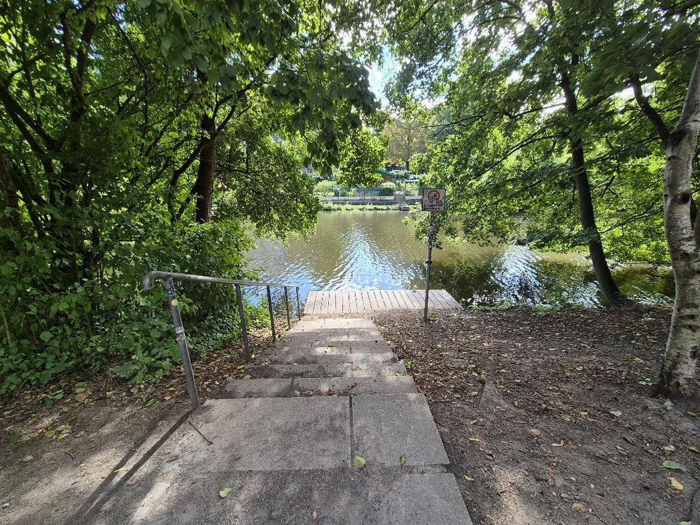 Foto 1 von 12 — Exklusive Lage - wohnen direkt am Wasser!