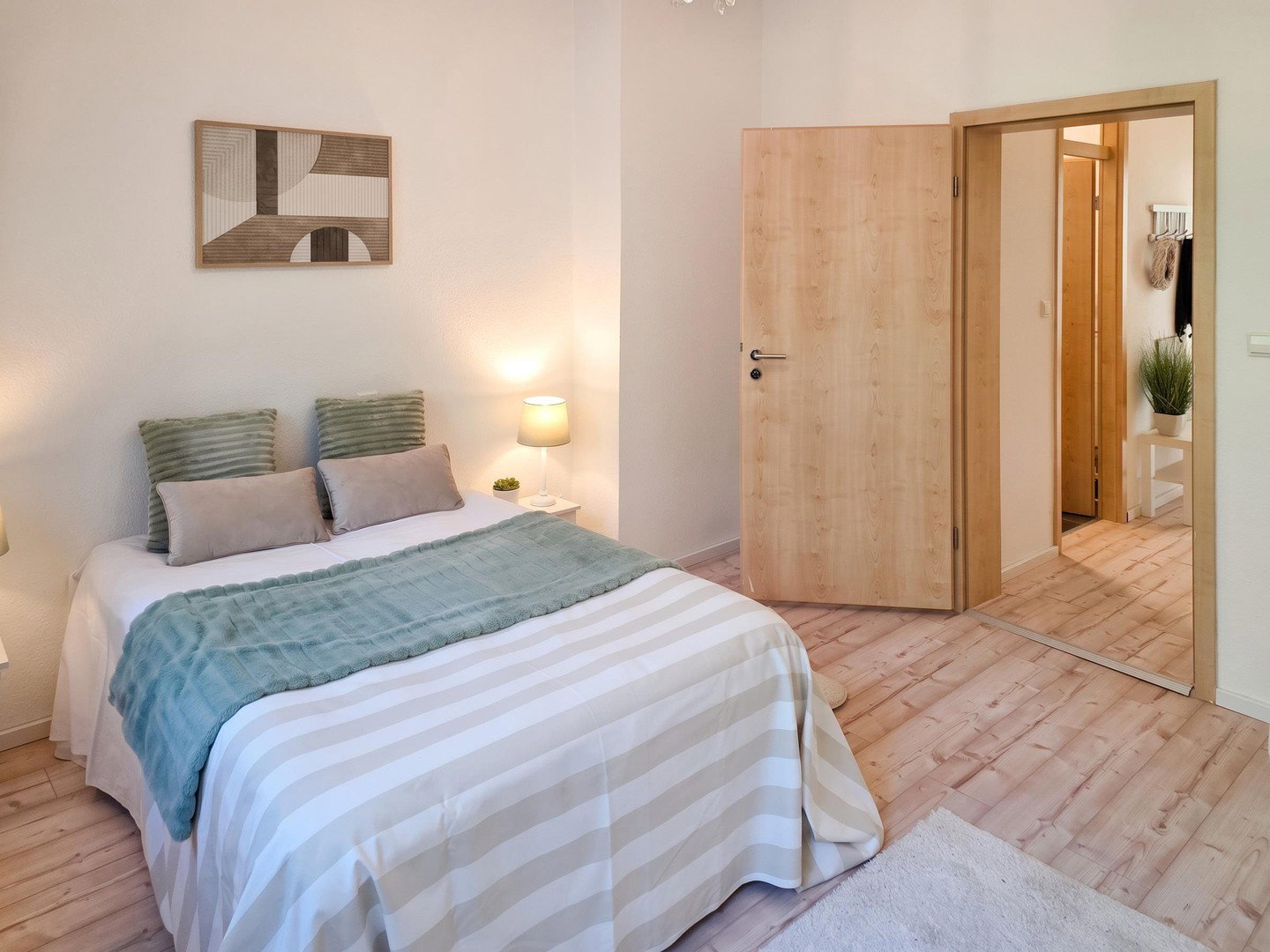Foto 7 von 12 — Wohnen an den Wallanlagen: Renovierte 2‐Zimmer‐Wohnung mit Blick ins Grüne in der Bremer Altstadt