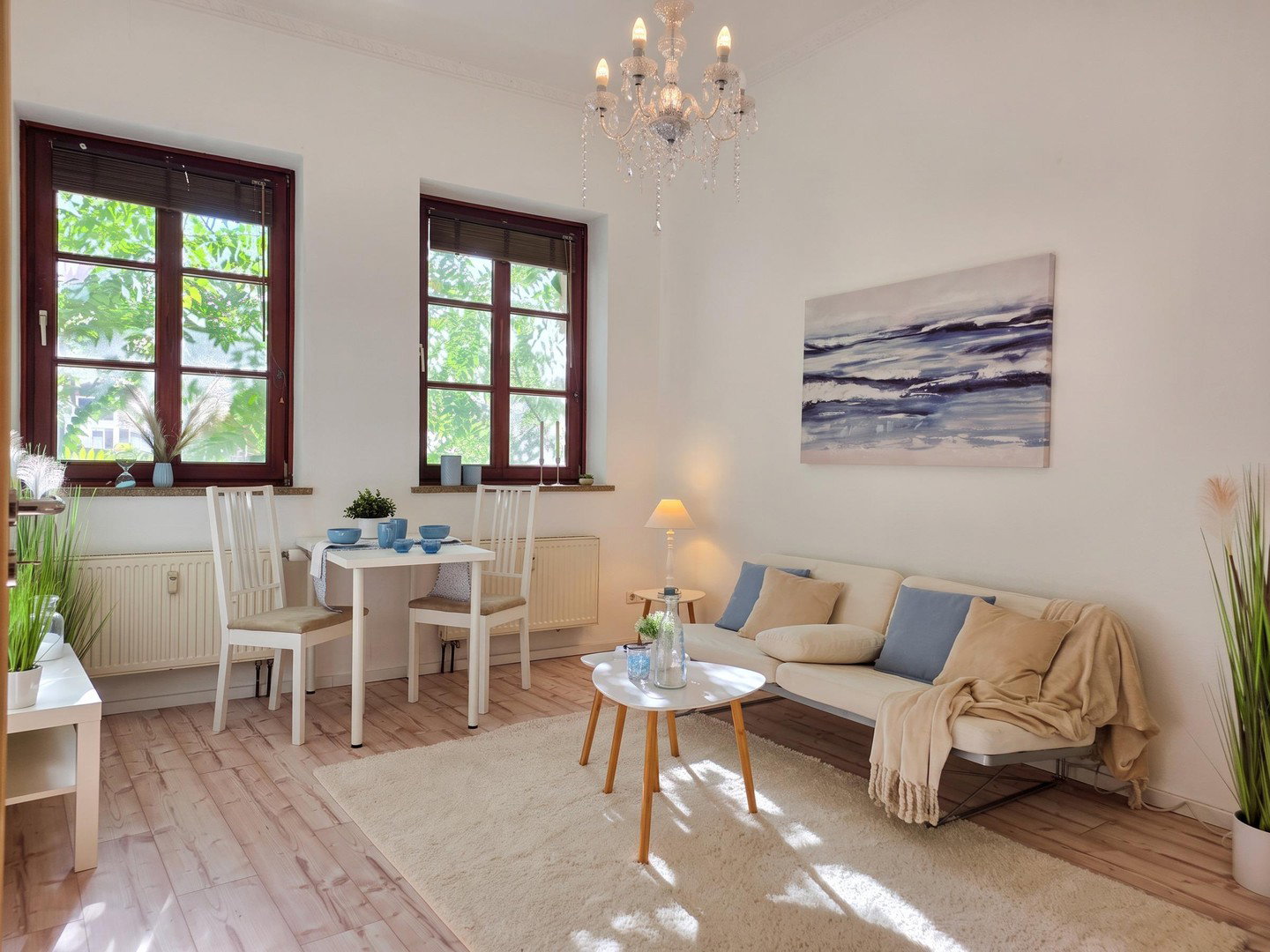 Foto 1 von 12 — Wohnen an den Wallanlagen: Renovierte 2‐Zimmer‐Wohnung mit Blick ins Grüne in der Bremer Altstadt