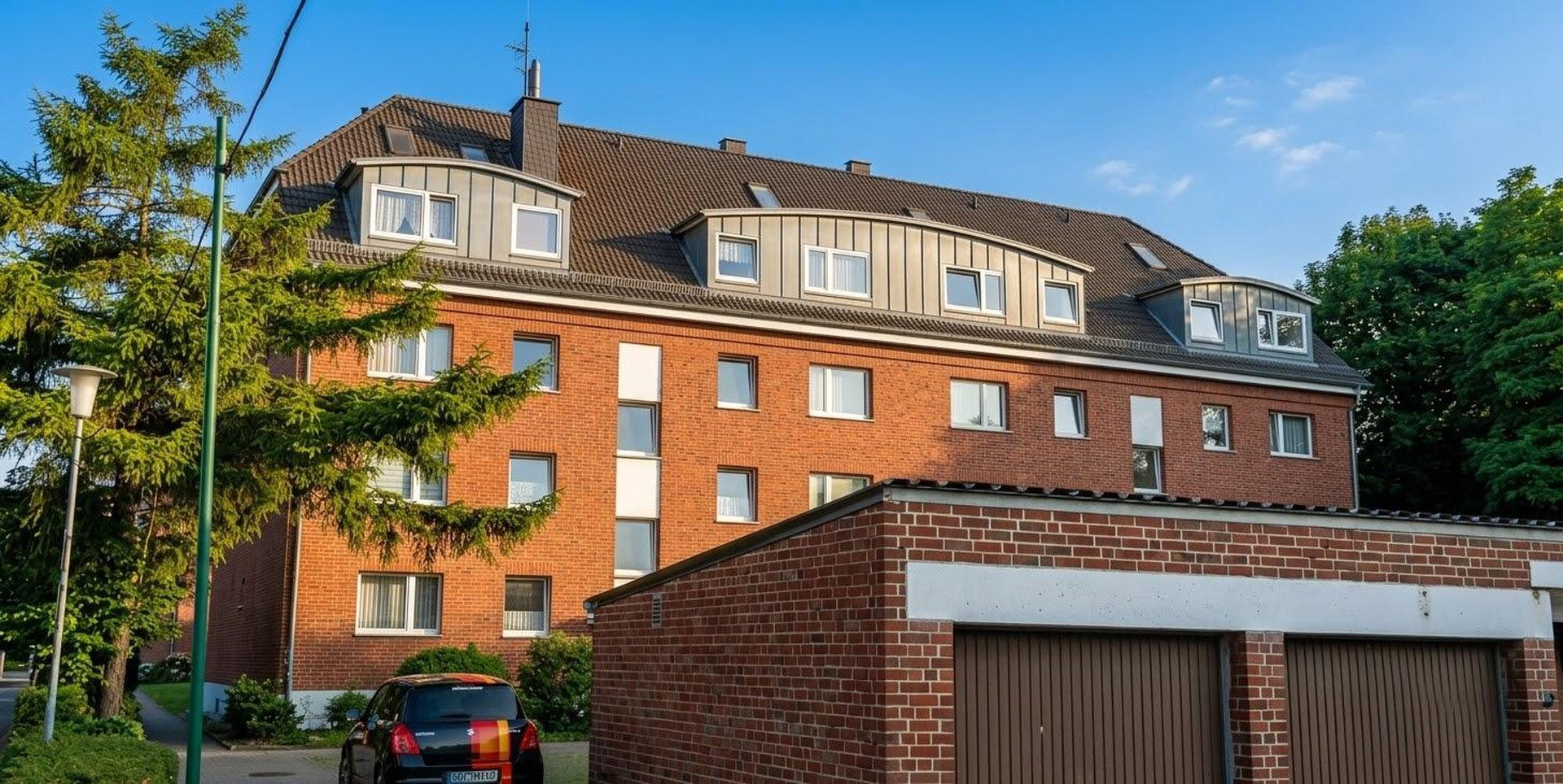 Foto 1 von 12 — 4 Zimmer Maisonette mit Balkon & Stellplatz | 5,6 % Rendite | Ruhige Hoflage in HH