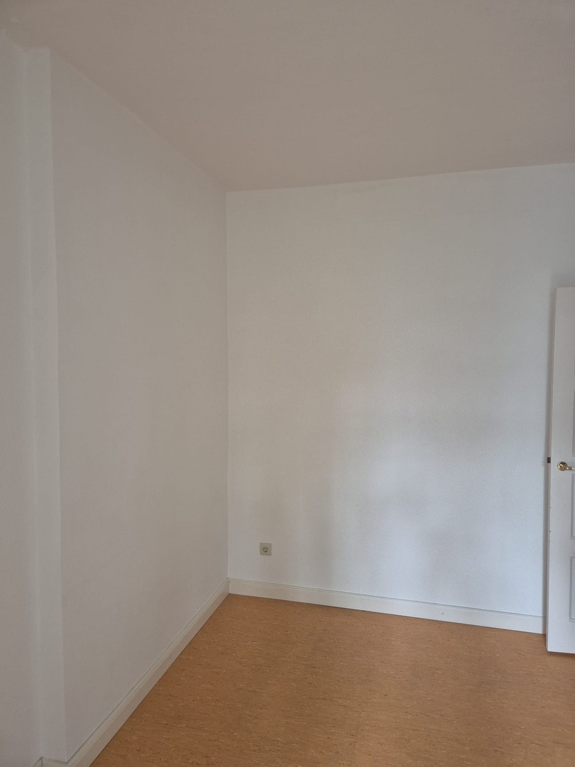 Foto 11 von 12 — PROVISIONSFREI: Charmante Altbauwohnung mit Balkon ins Grüne und Tageslichtbad, zentral und ruhig