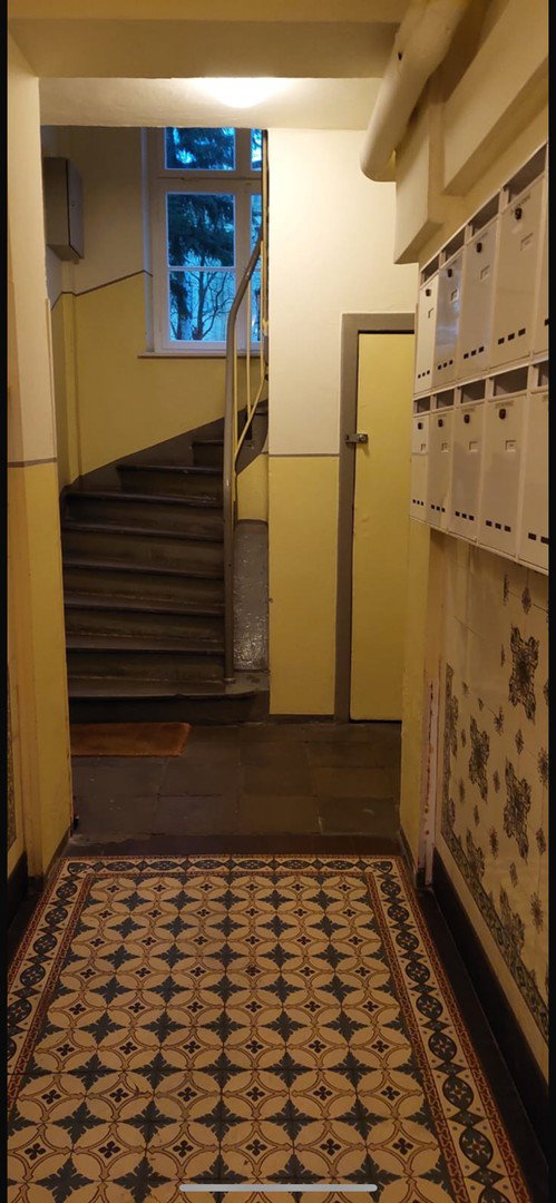 Foto 5 von 12 — PROVISIONSFREI: Charmante Altbauwohnung mit Balkon ins Grüne und Tageslichtbad, zentral und ruhig