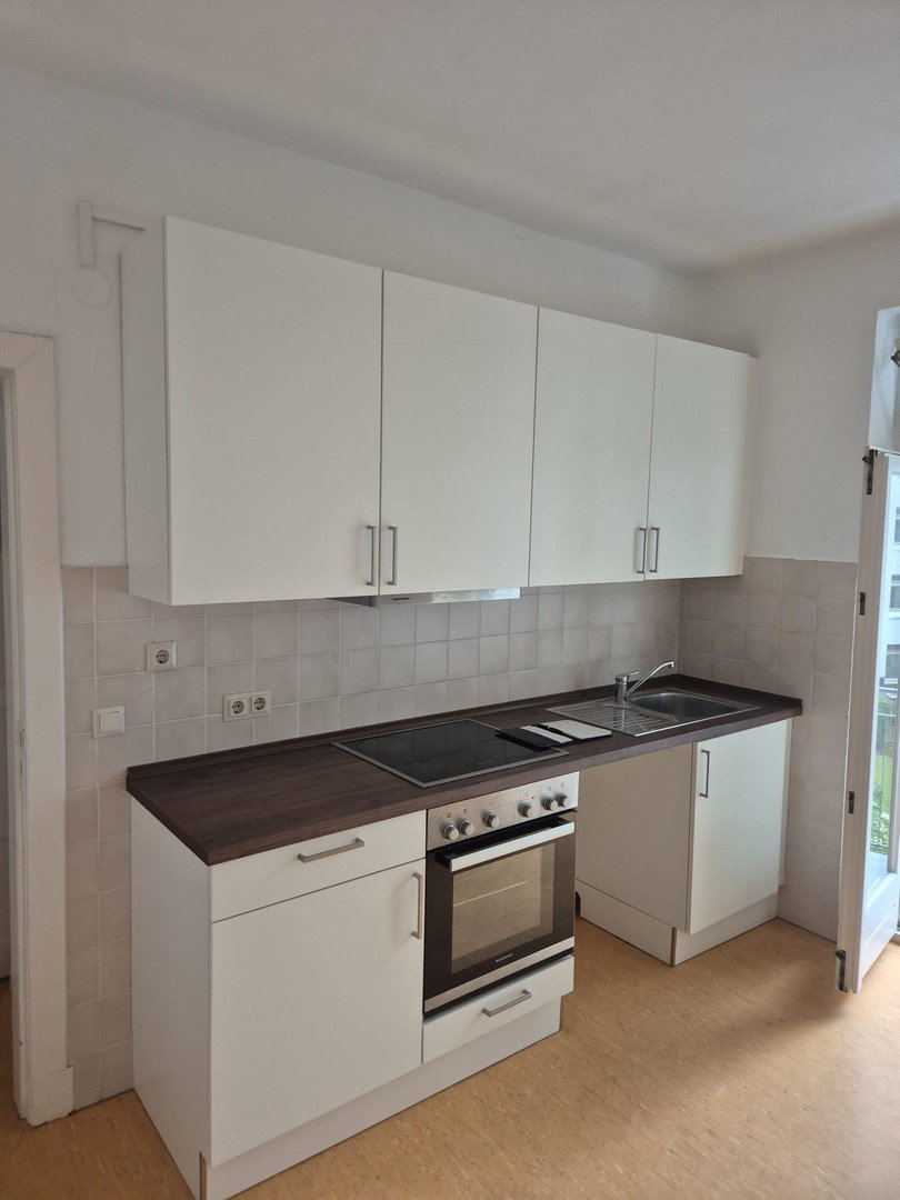 Foto 12 von 12 — PROVISIONSFREI: Charmante Altbauwohnung mit Balkon ins Grüne und Tageslichtbad, zentral und ruhig