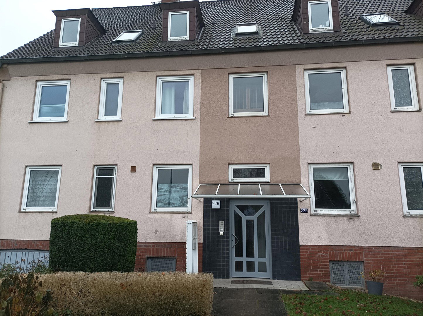 Foto 2 von 7 — „Charmante 3-Zimmer-Terrassenwohnung mit eigenem Garten und Kamin in Hamburg-Sülldorf“