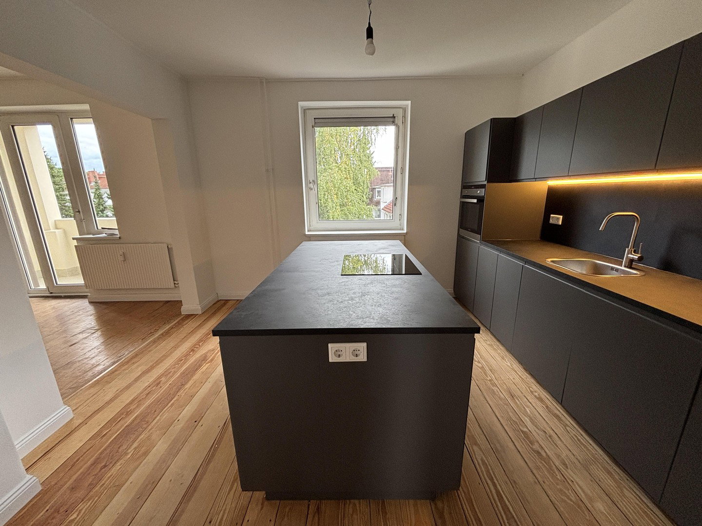 Foto 5 von 12 — Moderne 4-Zimmer ETW mit Traumküche, Erstbezug nach Sanierung, ohne Courtage