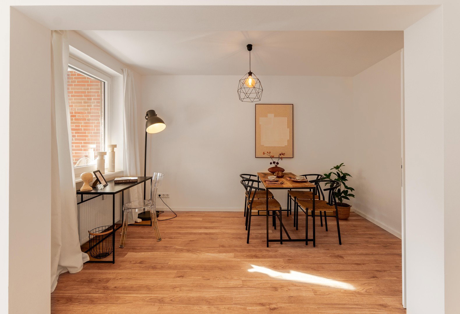 Foto 3 von 12 — Provisionsfrei – frisch kernsanierte 3-Zimmer-Wohnung mit Balkon und Tiefgarage in Winterhude