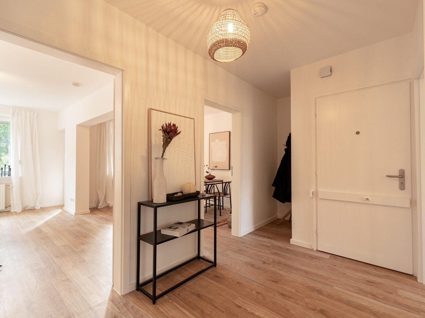 Foto 8 von 12 — Provisionsfrei – frisch kernsanierte 3-Zimmer-Wohnung mit Balkon und Tiefgarage in Winterhude