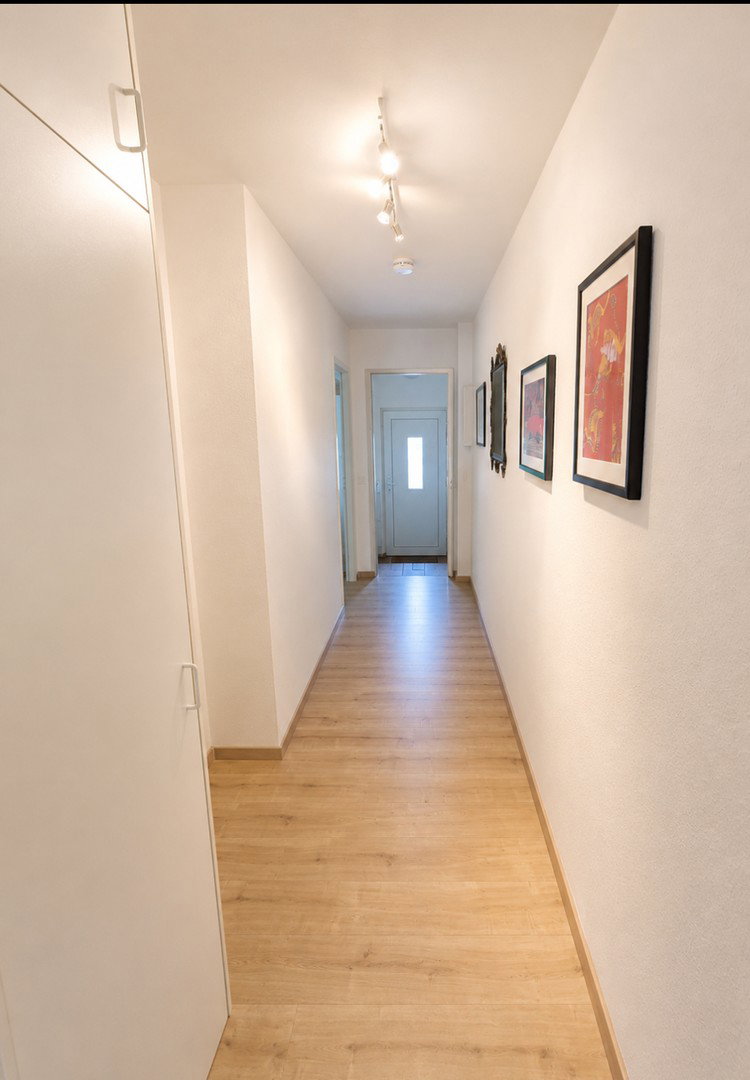 Foto 9 von 12 — Gepflegte 2-Zimmer-Wohnung mit Südwest-Terrasse, separatem Aufgang und Tiefgaragenstellplatz