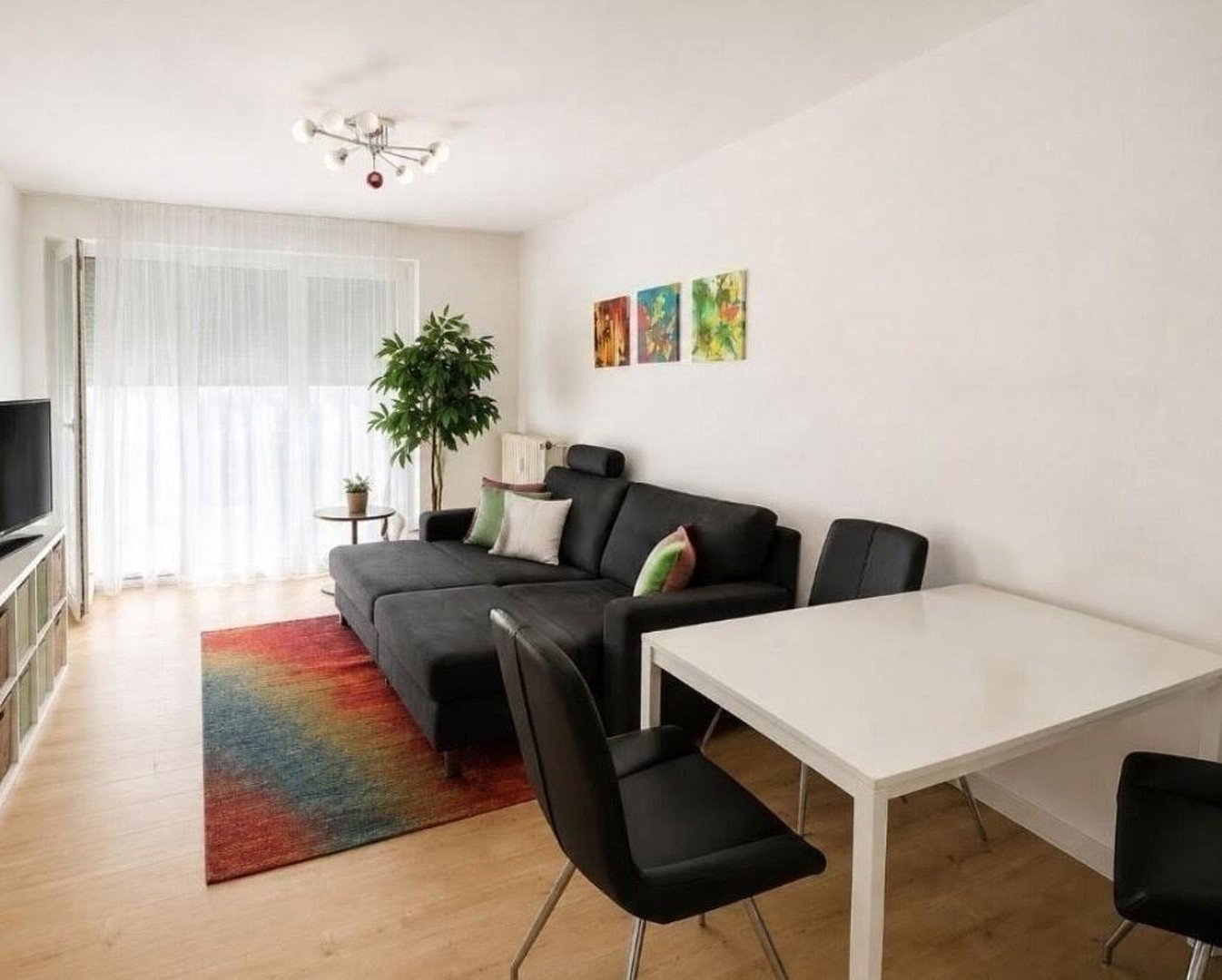 Foto 1 von 12 — Gepflegte 2-Zimmer-Wohnung mit Südwest-Terrasse, separatem Aufgang und Tiefgaragenstellplatz