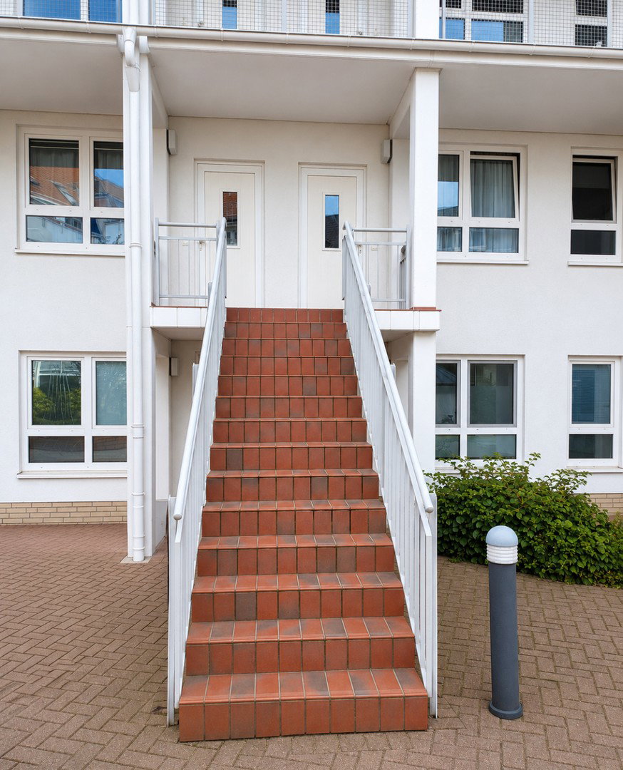 Foto 5 von 12 — Gepflegte 2-Zimmer-Wohnung mit Südwest-Terrasse, separatem Aufgang und Tiefgaragenstellplatz