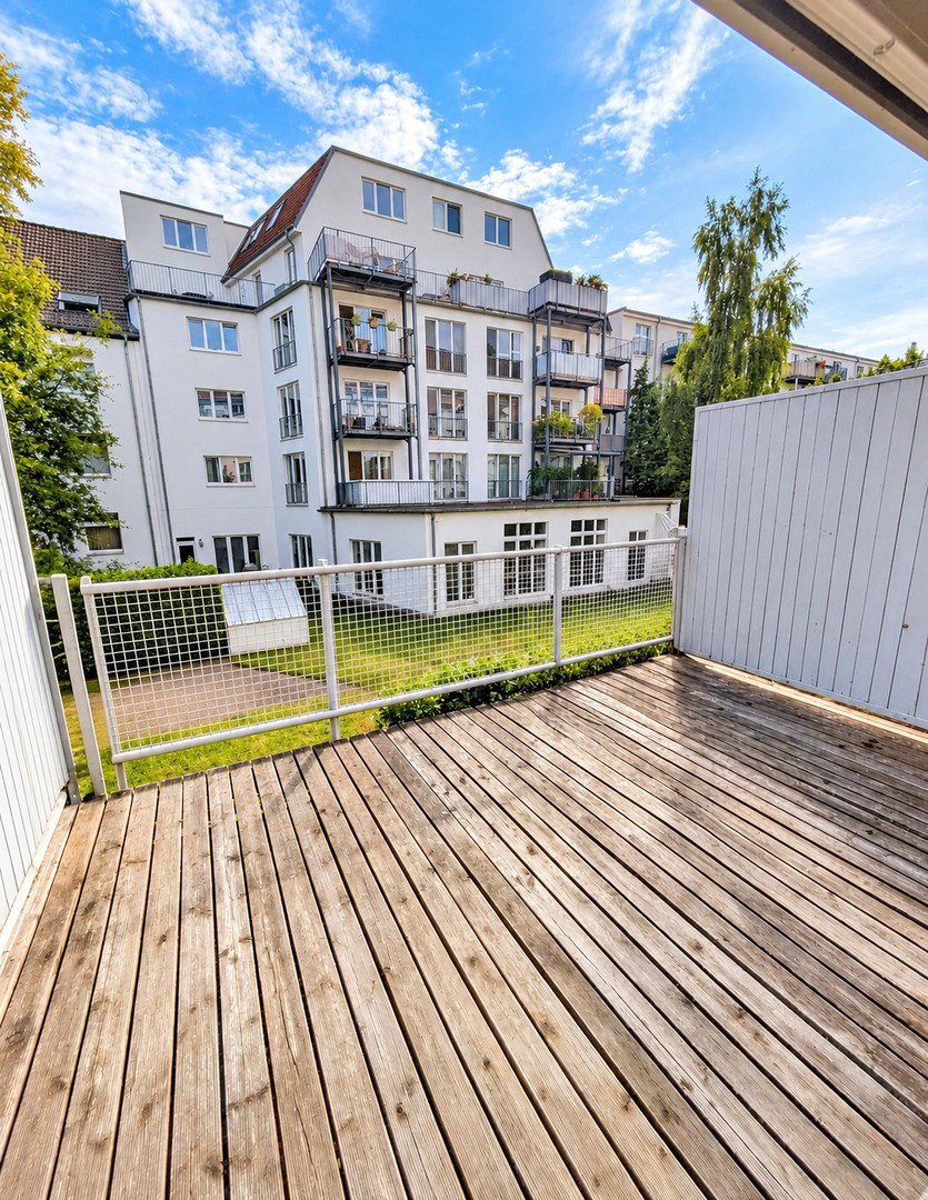 Foto 2 von 12 — Gepflegte 2-Zimmer-Wohnung mit Südwest-Terrasse, separatem Aufgang und Tiefgaragenstellplatz