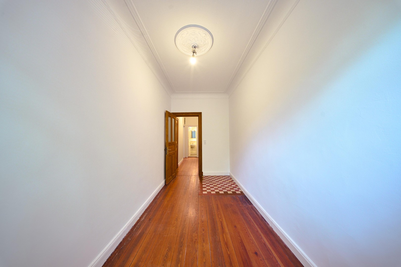 Foto 5 von 12 — Gepflegte Altbauwohnung in Hamburg-Eimsbüttel – frisch renoviert, provisionsfrei