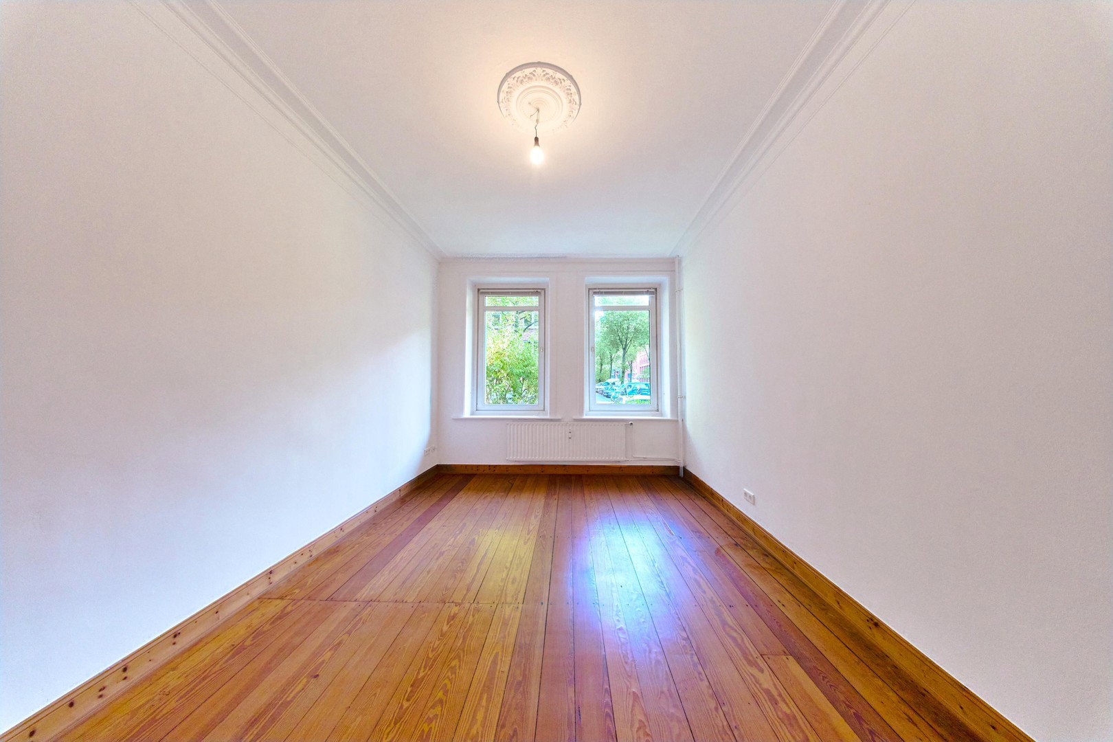 Foto 3 von 12 — Gepflegte Altbauwohnung in Hamburg-Eimsbüttel – frisch renoviert, provisionsfrei