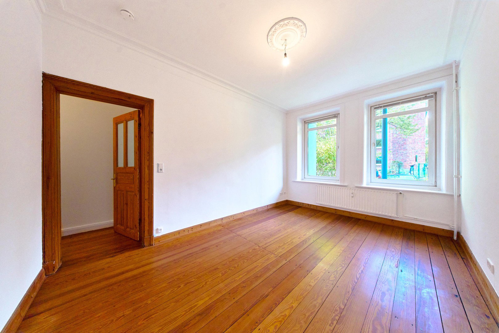 Foto 1 von 12 — Gepflegte Altbauwohnung in Hamburg-Eimsbüttel – frisch renoviert, provisionsfrei