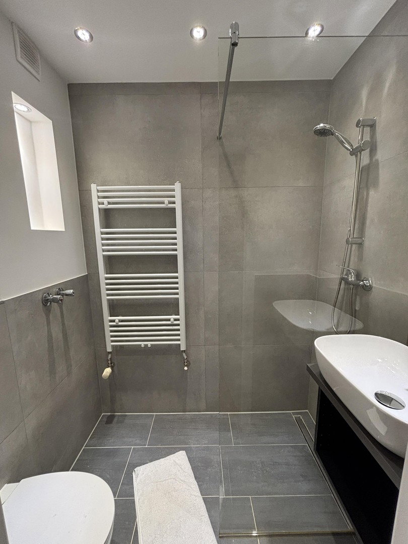 Foto 9 von 12 — Moderne 3,5-Zimmer ETW, Erstbezug nach Sanierung, inkl. TG-Stellplatz, ohne Courtage