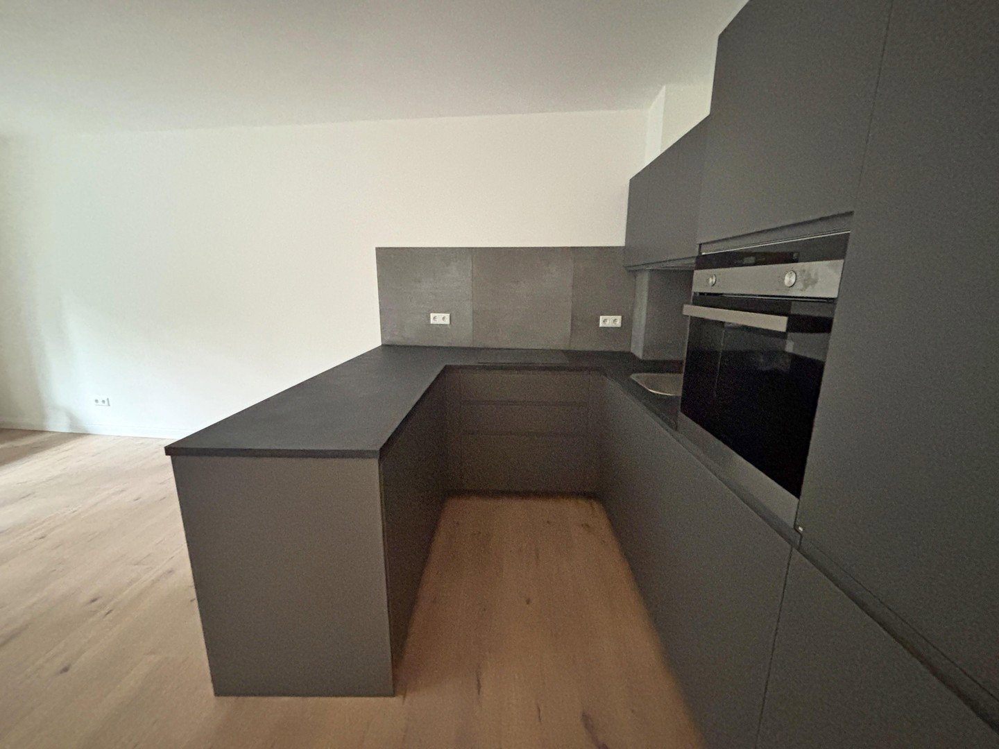 Foto 4 von 12 — Moderne 3,5-Zimmer ETW, Erstbezug nach Sanierung, inkl. TG-Stellplatz, ohne Courtage