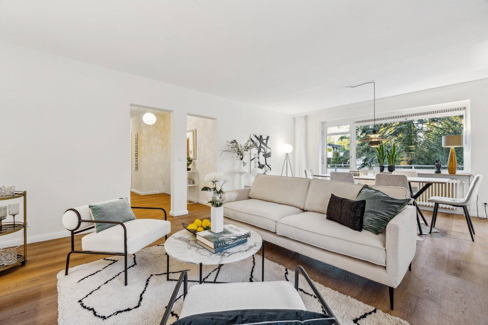 Foto 1 von 8 — Renovierte Wohnung mit Südbalkon direkt am Hamburger Stadtpark