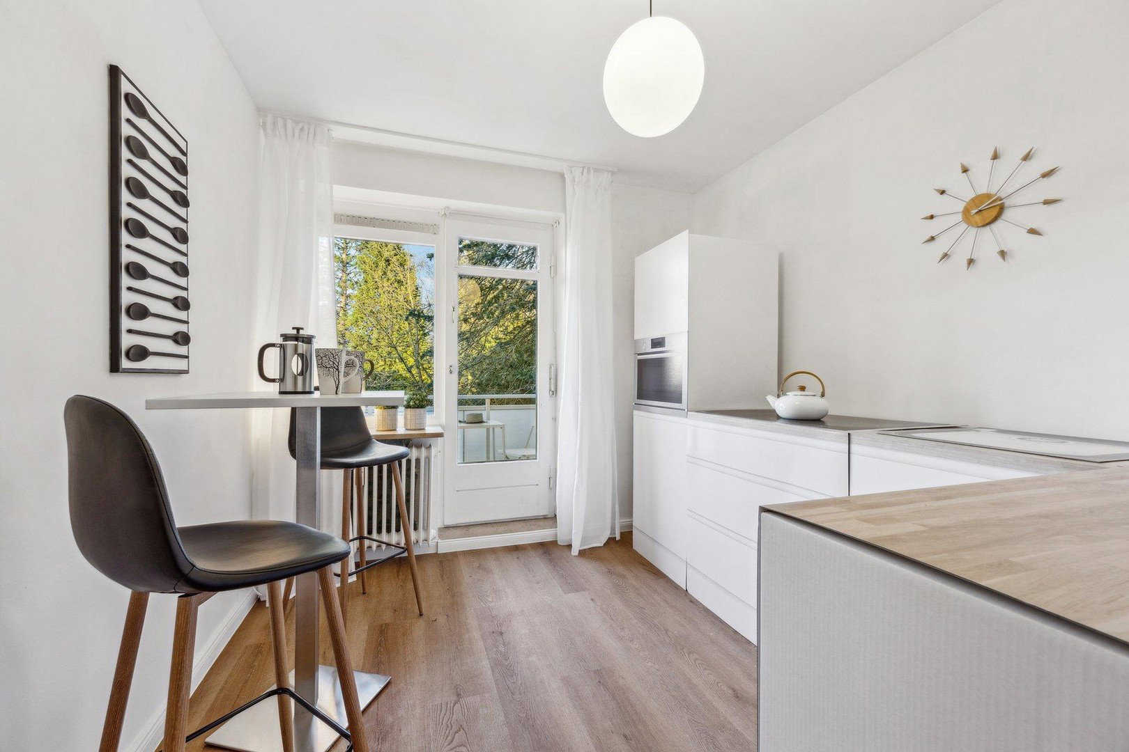 Foto 2 von 8 — Renovierte Wohnung mit Südbalkon direkt am Hamburger Stadtpark