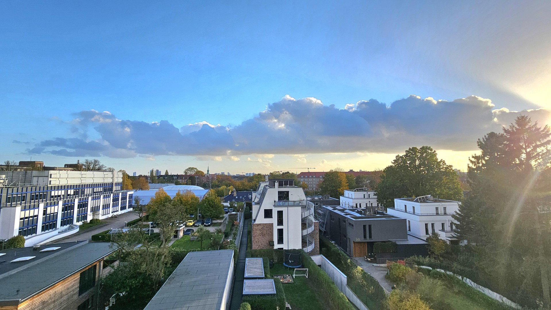 Foto 2 von 10 — Renovierte FAMILIEN-Wohnung mit Südbalkon direkt am Hamburger Stadtpark