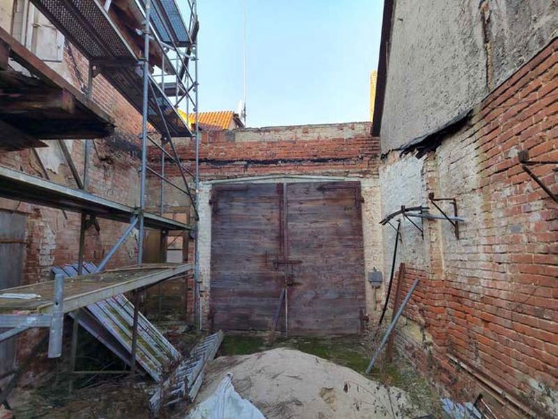 Foto 2 von 2 — Ehem. Wohnhaus (stark ruinöser Zustand) in Lübz
