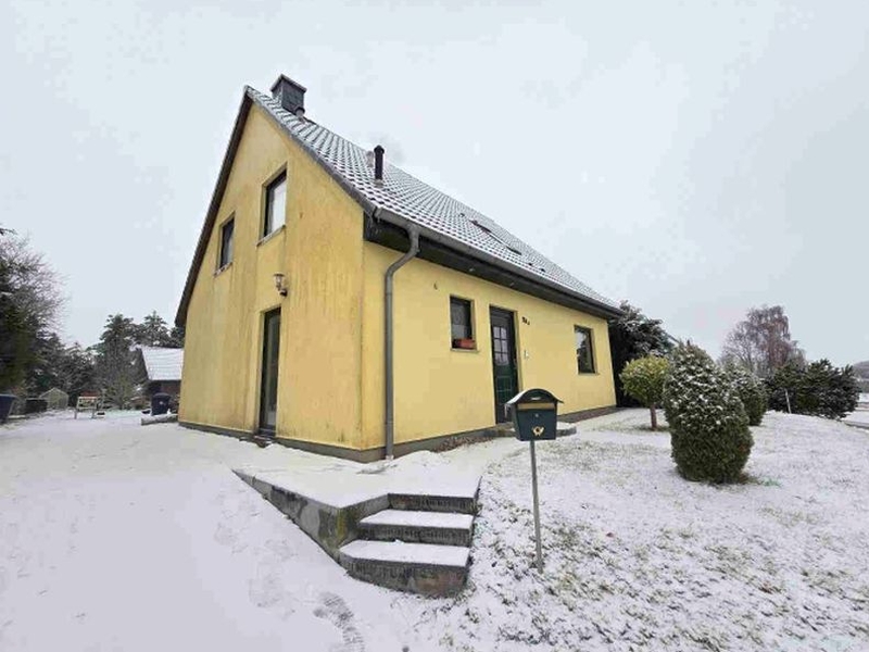Foto 1 von 12 — Einfamilienwohnhaus mit Doppelcarport in Malchin OT Scharpzow