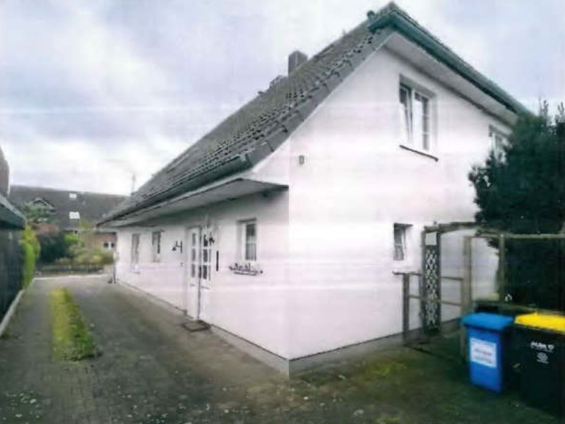 Foto 1 von 9 — Einfamilienhaus mit Einliegerwohnung und Carport in Pampow