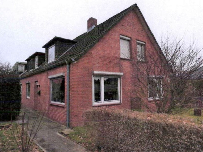 Foto 1 von 8 — Zweifamilienhaus mit Anbauten in Lägerdorf