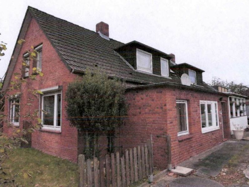 Foto 3 von 8 — Zweifamilienhaus mit Anbauten in Lägerdorf