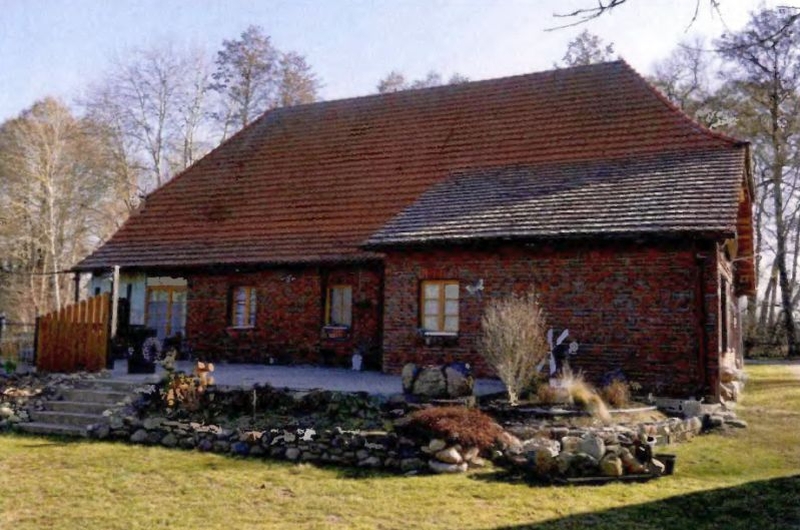 Foto 2 von 15 — Zweifamilienhaus und massive Scheune in Bresegard bei Picher