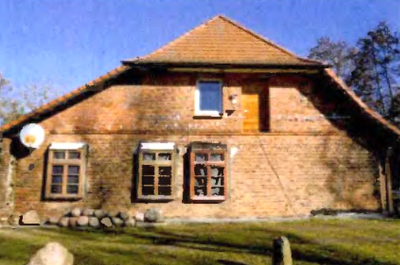 Foto 3 von 15 — Zweifamilienhaus und massive Scheune in Bresegard bei Picher