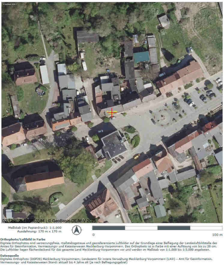 Foto 16 von 19 — Wohn-/Geschäftshaus mit Nebengebäuden in Marlow