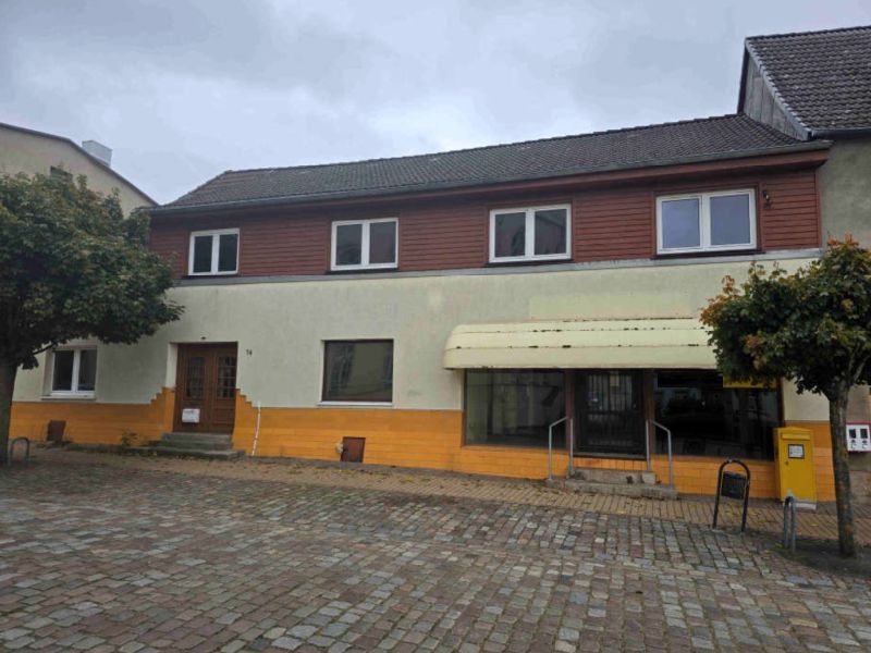 Foto 1 von 19 — Wohn-/Geschäftshaus mit Nebengebäuden in Marlow