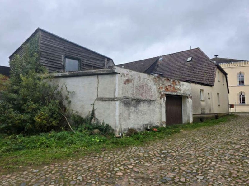 Foto 2 von 19 — Wohn-/Geschäftshaus mit Nebengebäuden in Marlow