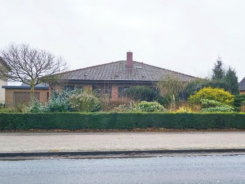 Foto 1 von 4 — Einfamilienhaus (Bungalow) mit Garage in Jübek