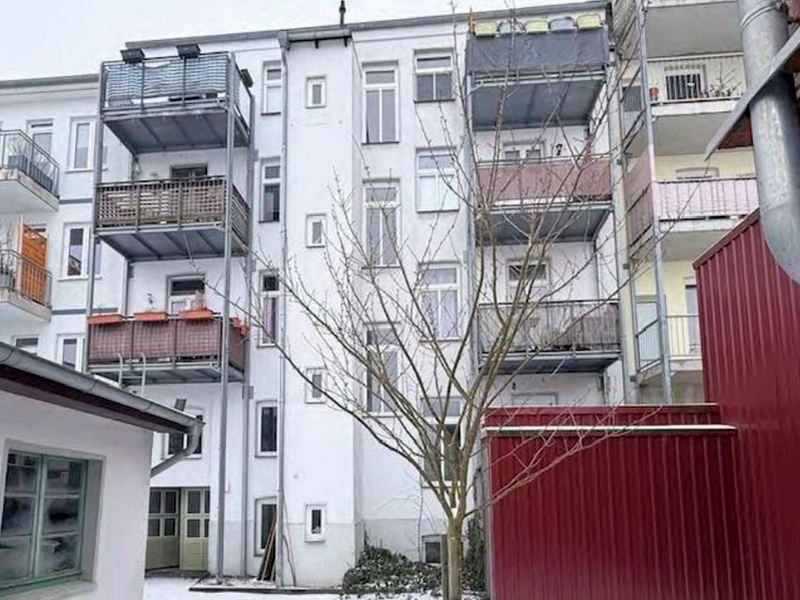 Foto 2 von 15 — Mehrfamilienhaus mit 2 Nebengebäuden in Schwerin