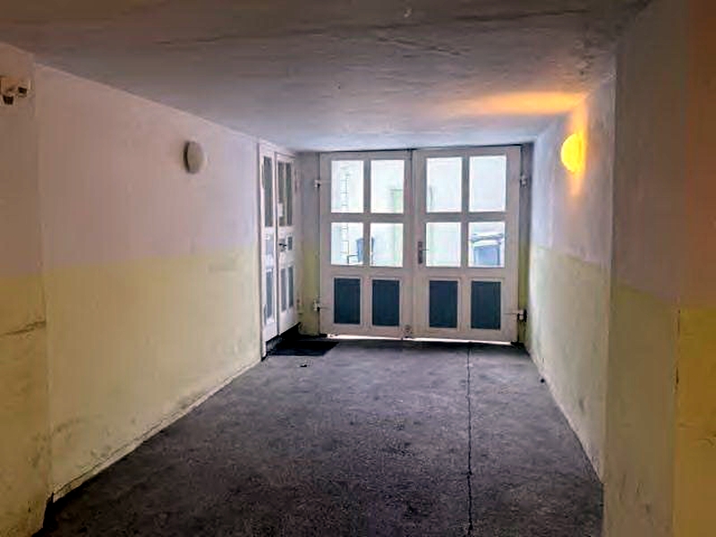 Foto 3 von 15 — Mehrfamilienhaus mit 2 Nebengebäuden in Schwerin