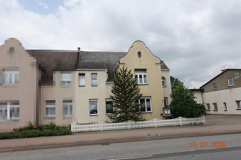 Foto 1 von 45 — Wohnhaus mit Werkstattgebäude in Friedland